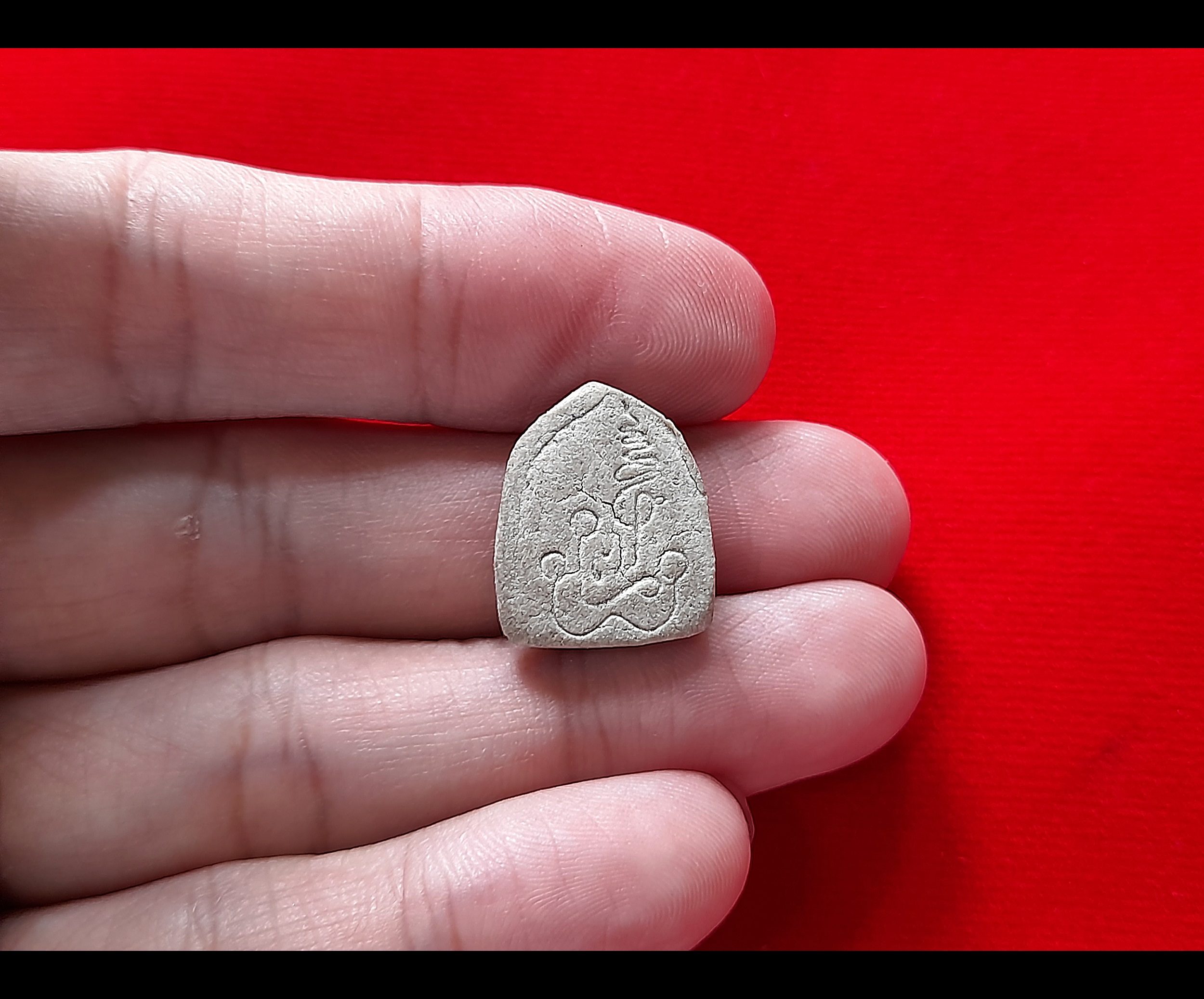 พระขุนแผน สะกดทัพ หลังยันต์นะพรชัย พิมพ์เล็ก(จิ๋ว สามเหลี่ยม) (พุทธคุณ สะกดอาถรรพ์ สะกดสิ่งไม่ดี+เมตตา เจรจา ค้าขาย แคล้วคลาด) #รับประกันแท้และทัน - หลวงพ่อยงยุทธ วัดเขาไม้แดง จ.ชลบุรี