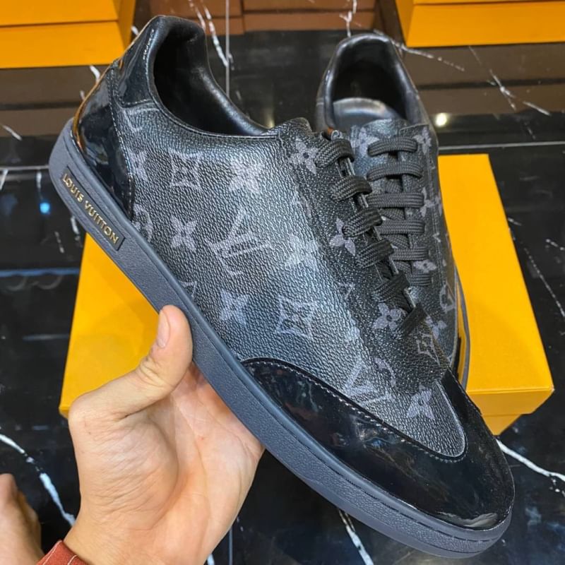 รองเท้า lv men sneakers ชาย size 40-45 มีหลายแบบกดดูด้านใน
