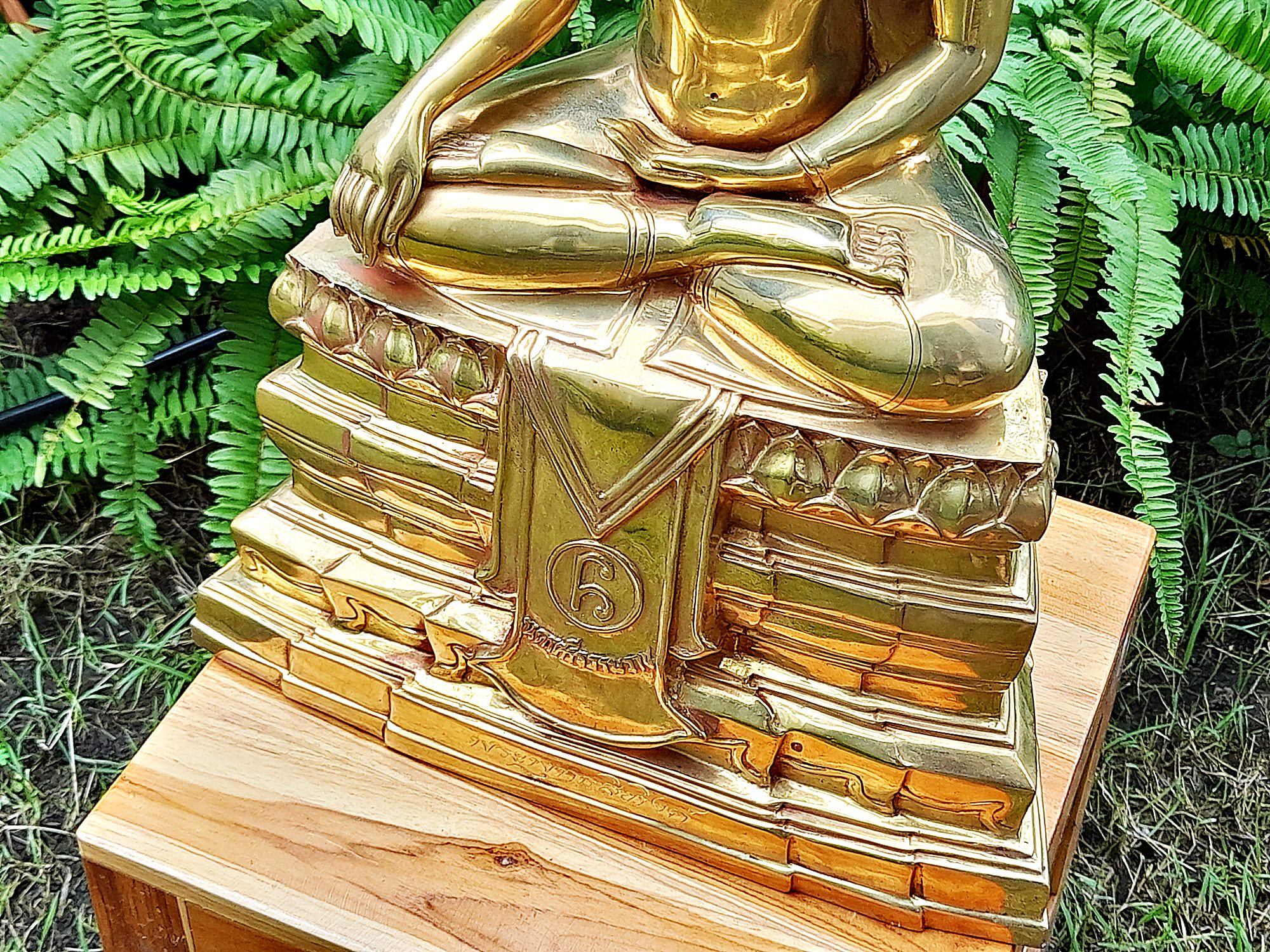 รูปหล่อ พระพุทธสิหิงค์ นิรันตราย ฐานยันต์นอโม เนื้อทองเหลืองขัดเงา (หน้าตัก9นิ้ว สูง18นิ้ว ฐานกว้าง14.5นิ้ว) วัดพระมหาธาต จ.นครศรีธรรมราช ปี2562 #รับประกันแท้