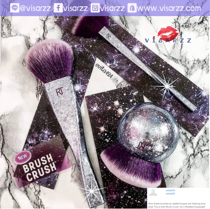Real Techniques Brush Crush Volume II 300 Powder Brush Limited Edition แปรงรุ่นลิมิเต็ด ด้วยรูปทรงและสีสันสุดหรู ด้ามแปรงสีเงินระยิบระยับและขนแปรงสีม่วงสุดหรู