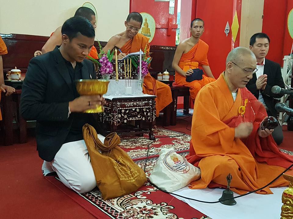 รูปหล่อ อาแปะ โรงสี เซียนแปะโรงสี วัดศาลเจ้า (ขนาดบูชา5นิ้ว) รุ่นฟ้าประทานพร ปี2560 (ใต้ฐานอุดมวลสาร ผ้ายันตื ผงธูป เหรียญ)