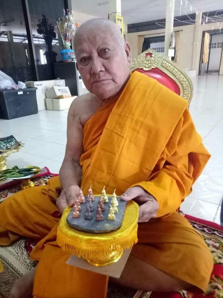 งั่งตาแดง ร่ำรวยมหาเสน่ห์ หลวงพ่อเมียน