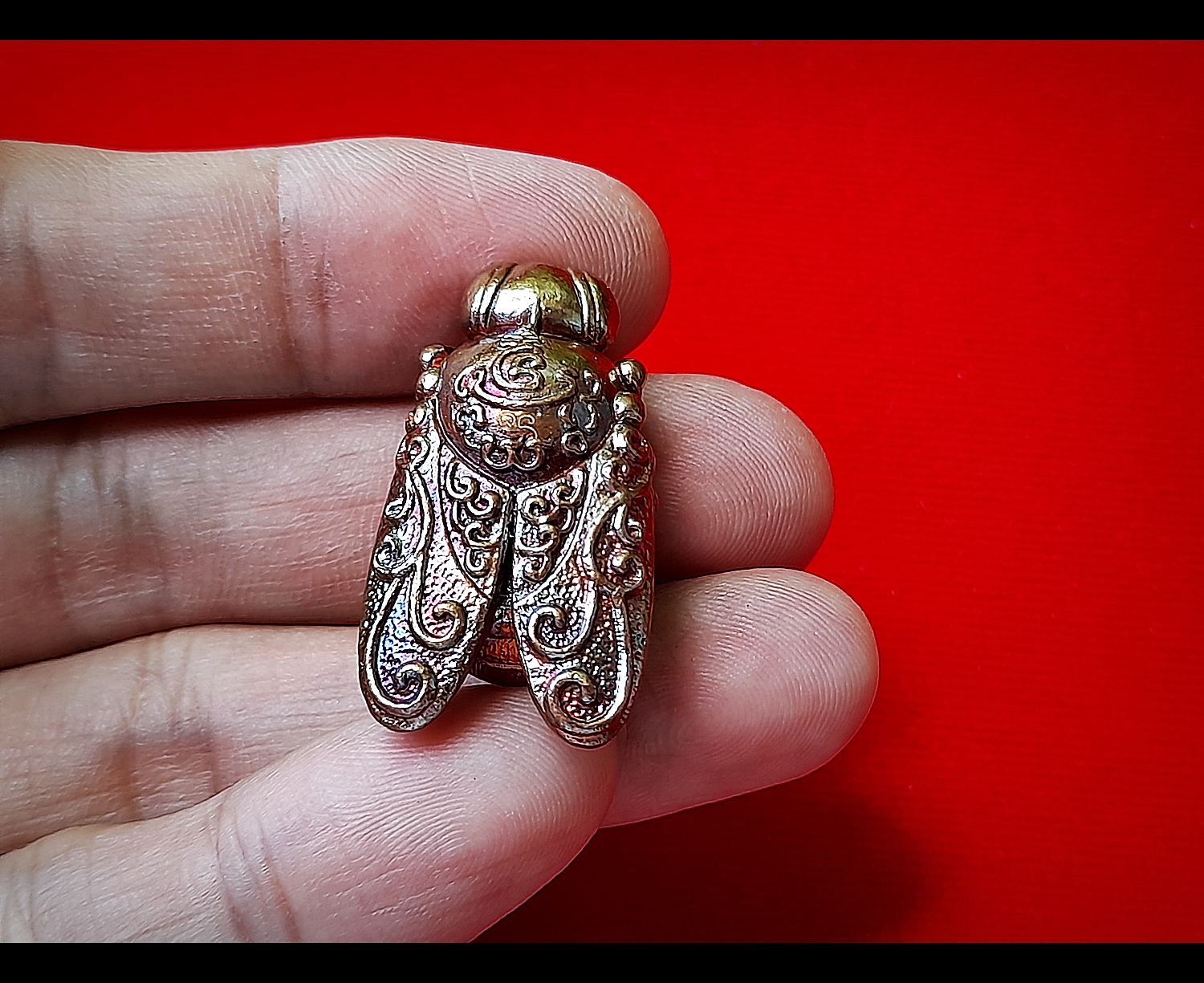 พญาแมลงภู่คำ กายสิทธิ์(สีเหลือบรุ้ง) เนื้อโลหะธาตุกายสิทธิ์ เหล็กไหลสุริยันราชา ผสมชนวนเนื้อเงินมหาสะท้อน ก้นบรรจุปรอทตามตำรา ปี2564 (ปลุกเสก16พิธี มหาโสฬสมหามงคล) #รับประกันแท้