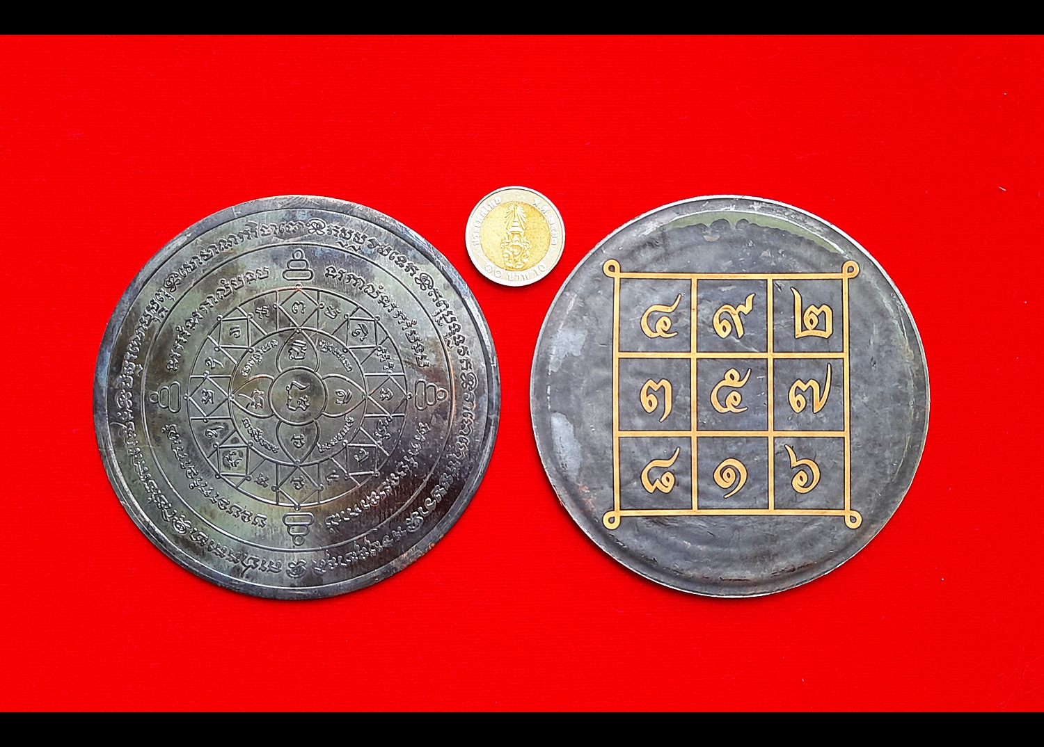 แผ่นยันต์รองกระถางธูป (ขนาดใหญ่4นิ้ว หนา2มิล) เนื้อนวะ(มีส่วนผสมของทองคำ) ปี2564 (ใช้ใส่ในกระถางธูปเพื่อเสริมการบูชาข้อพร) #รับประกันแท้