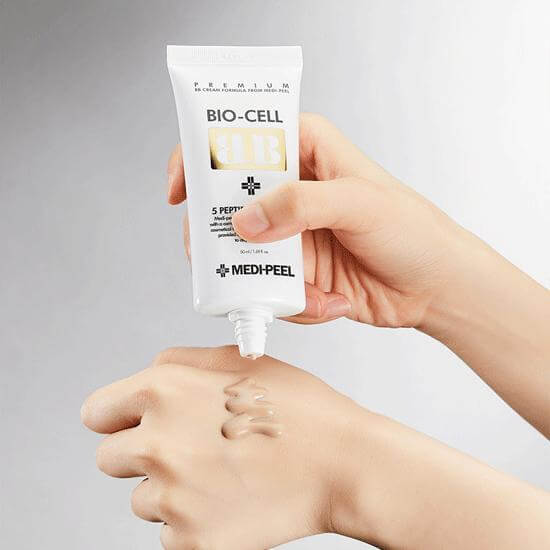 Medi-Peel Bio-Cell BB Cream 50mL เมดิพีล บีบีครีมเนื้อบางเบา ปรับสภาพผิวให้กระจ่างใส พรางริ้วรอยอย่างเป็นธรรมาชาติ พร้อมให้การบำรุงด้วย Peptide 5 ชนิด