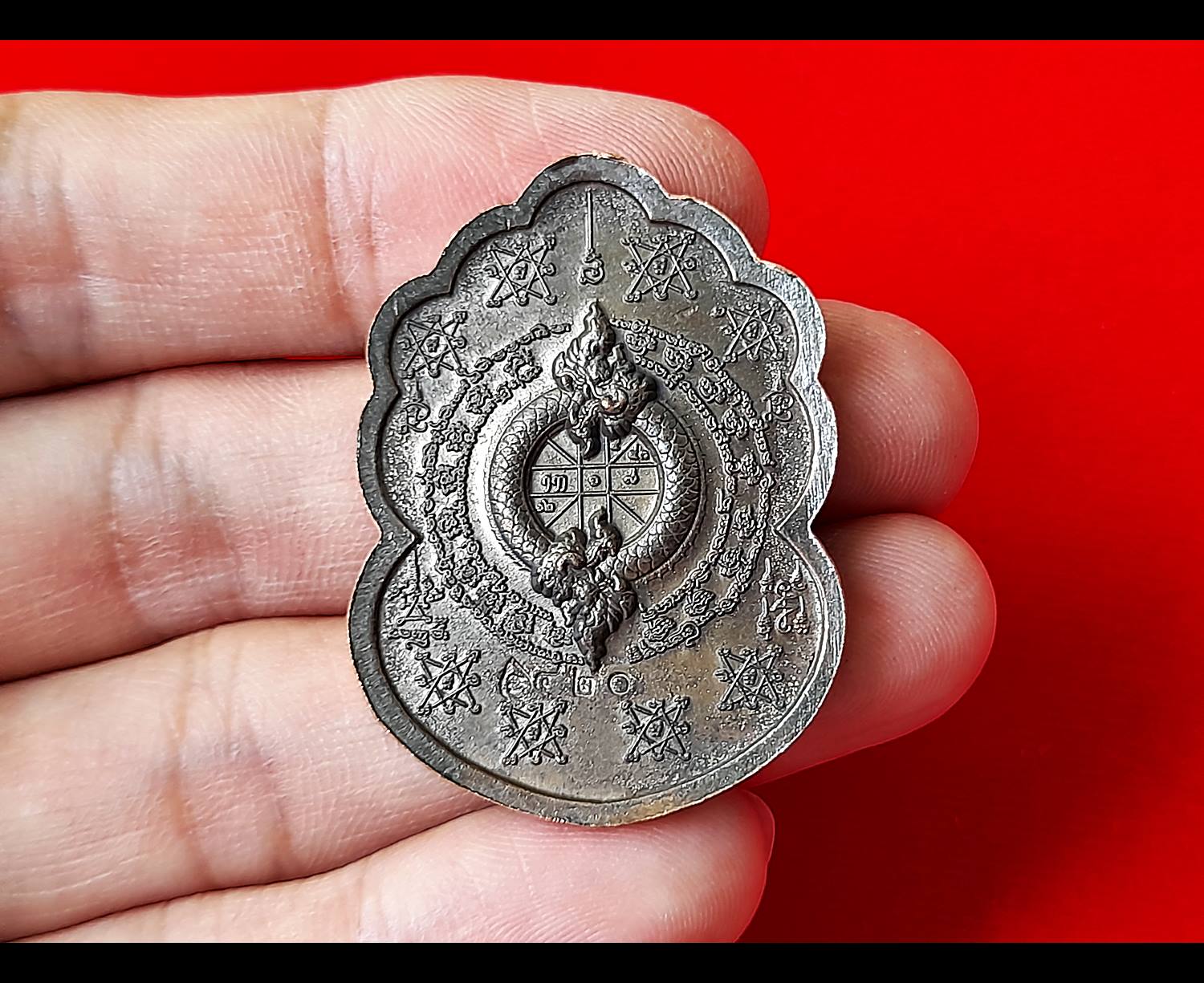 เหรียญพญานาคราช 7เศียร 9ตะกูล (เนื้อนวะพรายเงิน (มีส่วนผสมของ ทองคำและเงิน) ปี2564 หลังบวงนาคบาศ มีกินไม่รู้สิ้น มีกินไม่มีอด ผูกดวงยันต์หนุนเสริมพลิกดวงชะตา #พุทธคุณโชคลาภค้าขายส่งเสริมธุรกิจกิจการเรียกเงินหมุนเวียน หนุนเสริมดวงชะตาชีวิต #รับประกันแท้