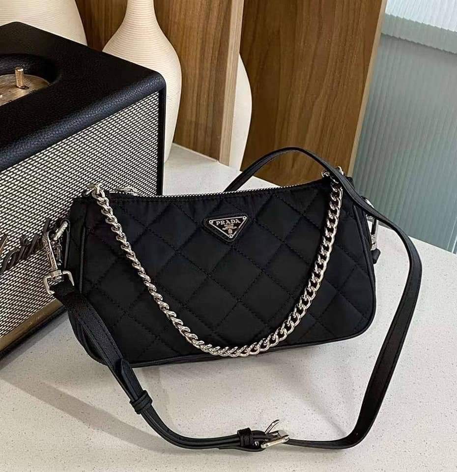 PRADA BAG VIP GIFT WITH PURCHASE (GWP) (แอดไลน์ก่อนสั่งซื้อ)