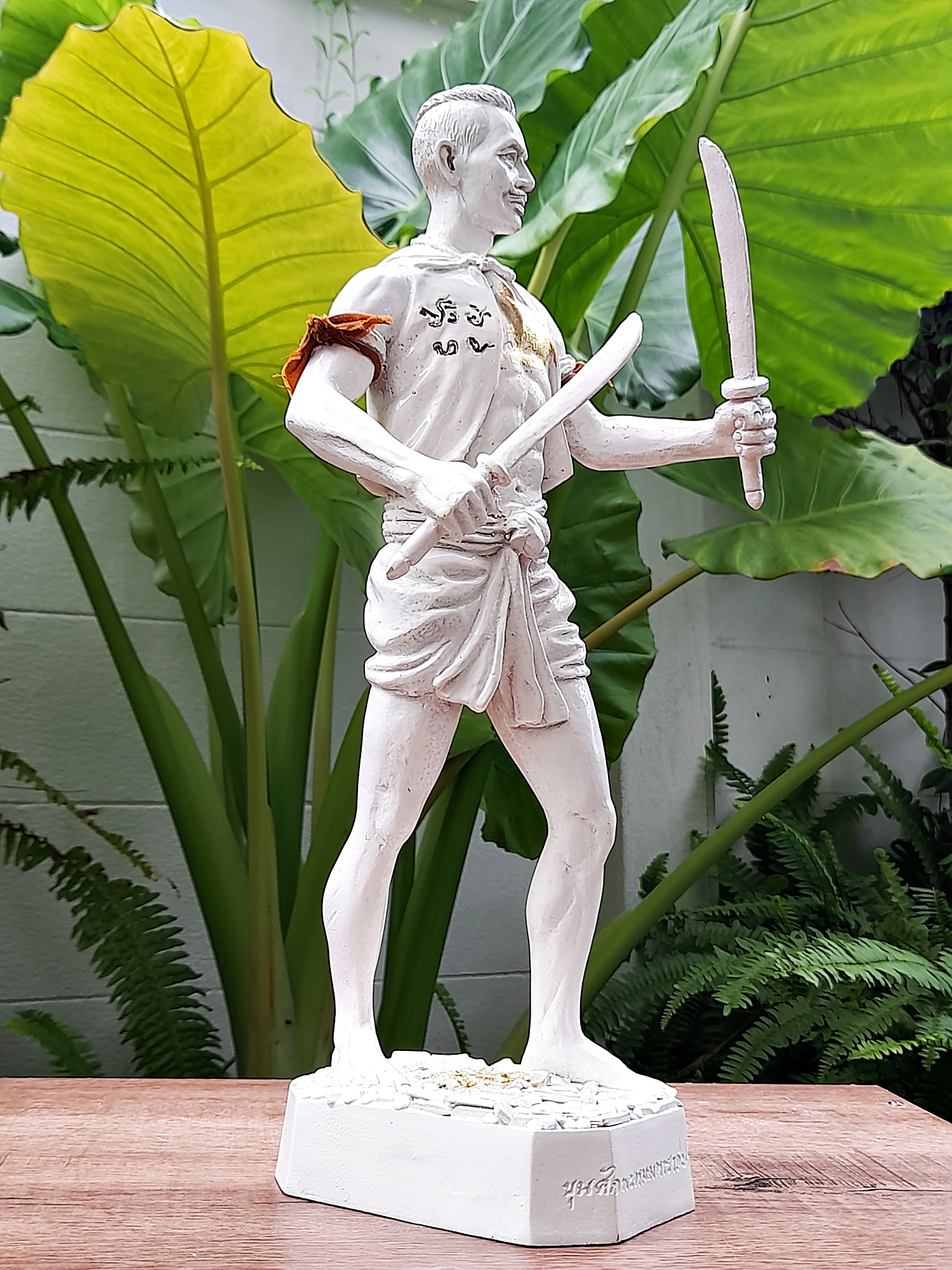 รูปหล่อ หุ่นพยนต์ขุนศึกพรหมมหาราช ปราบมาร (เชิญดวงจิตเทวดา ท่านปู่ขุนศึก ยุค นักรบไทย ของพระเจ้าพรหมมหาราช) เนื้อเรซิ่น สีขาว (ขนาดสูง14นิ้ว ฐาน3x5นิ้ว) (จัดสร้างเพียง99องค์) ปี2559 #รับประกันแท้ - หลวงพ่อหนุน วัดพุทธโมกข์