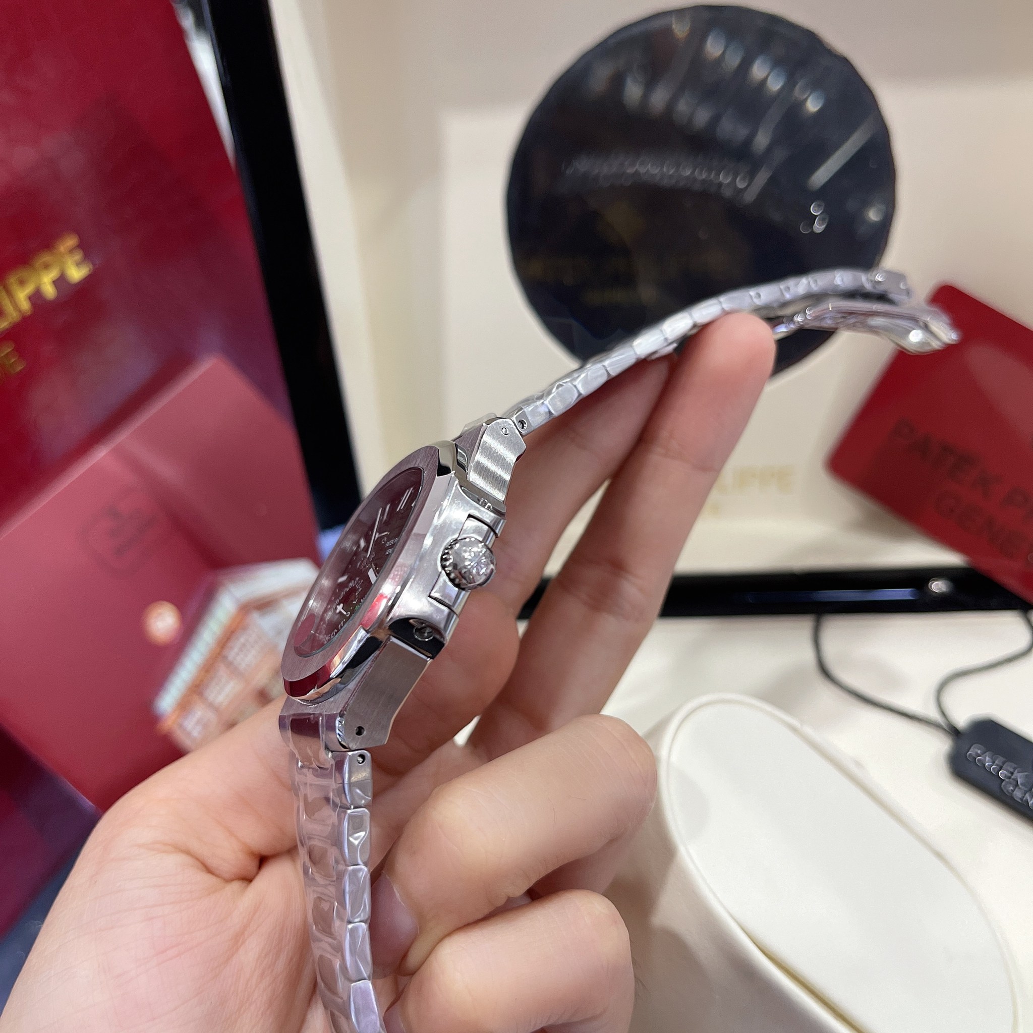 นาฬิกา Patek Philippe Men's Nautilus Ref.5712 Gray สายแสตนเลส