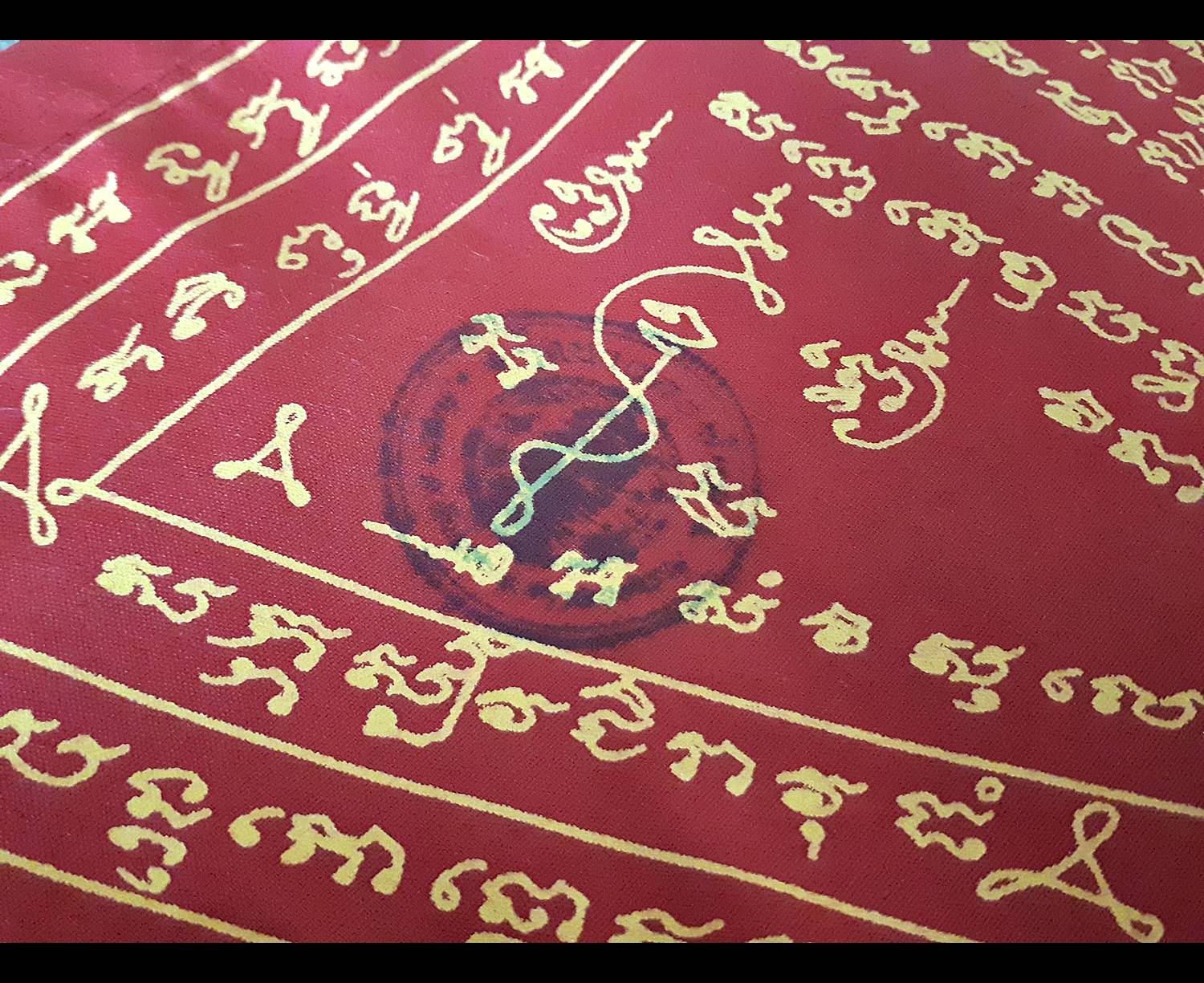 ธงมหาระงับ (3สี สีขาว สีแดง สีเหลือง) หลวงพ่อคง วัดบางกะพ้อม ปี2557 (ผืนใหญ่ยาว26นิ้ว) - (หลวงพ่อใจ วัดพระยาญาติ หลวงพ่ออิฐ วัดจุฬามณี ร่วมปลุกเสก)