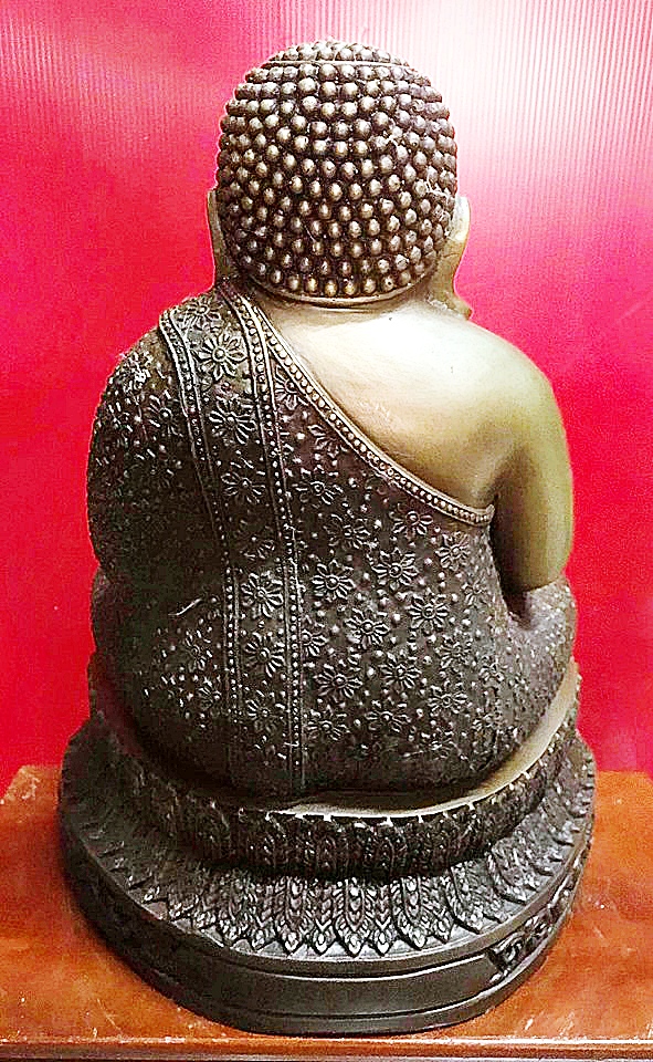 รูปหล่อ หลวงปู่พระสังกัจจายน์ จีวรลายดอกพิกุล เนื้อทองเหลือง (หน้าตัก9นิ้ว ลึก8นิ้ว สูง13.5นิ้ว)