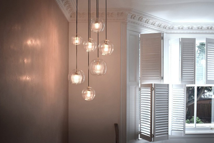 โคมไฟแขวนเพดานแก้วใสทรงกลม 2 ชั้นมีลายริ้วตรงกลางหัวจับสีทองเหลือง [TGB-95]