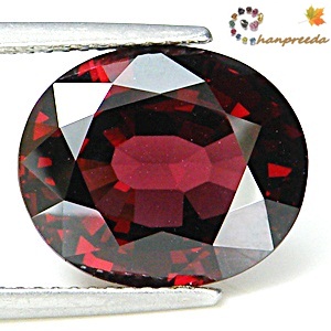 พลอยเนื้ออ่อนโรโดไลต์ Rhodolite รูปไข่ขนาดใหญ่ หนัก 10.69 กะรัต ขนาดตามใบเซอร์ 11.56x13.87x7.51 มิลสีแดงเข้ม แต่ไม่ดำ แลปม่วงอมชมพูไม่เกิน5%