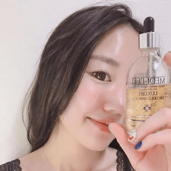 พร้อมส่ง Medi-Peel Luxury 24K Gold Ampoule 100mL เน้นการบำรุงโครงสร้างผิว ช่วยต่อต้านริ้วรอยก่อนวัยได้ดี ช่วยให้ผิวใส อ่อนเยาว์ได้นาน ช่วยให้ริ้วรอยตื้นขึ้น ผิวดูเนียน อ่อนเยาว์มากขึ้น ใช้แล้วผิวฟู เต่งตึง หน้าดูอิ่มน้ำ ช่วยให้ผิวแข็งแรง เซลส์ผิวที่เกิดให