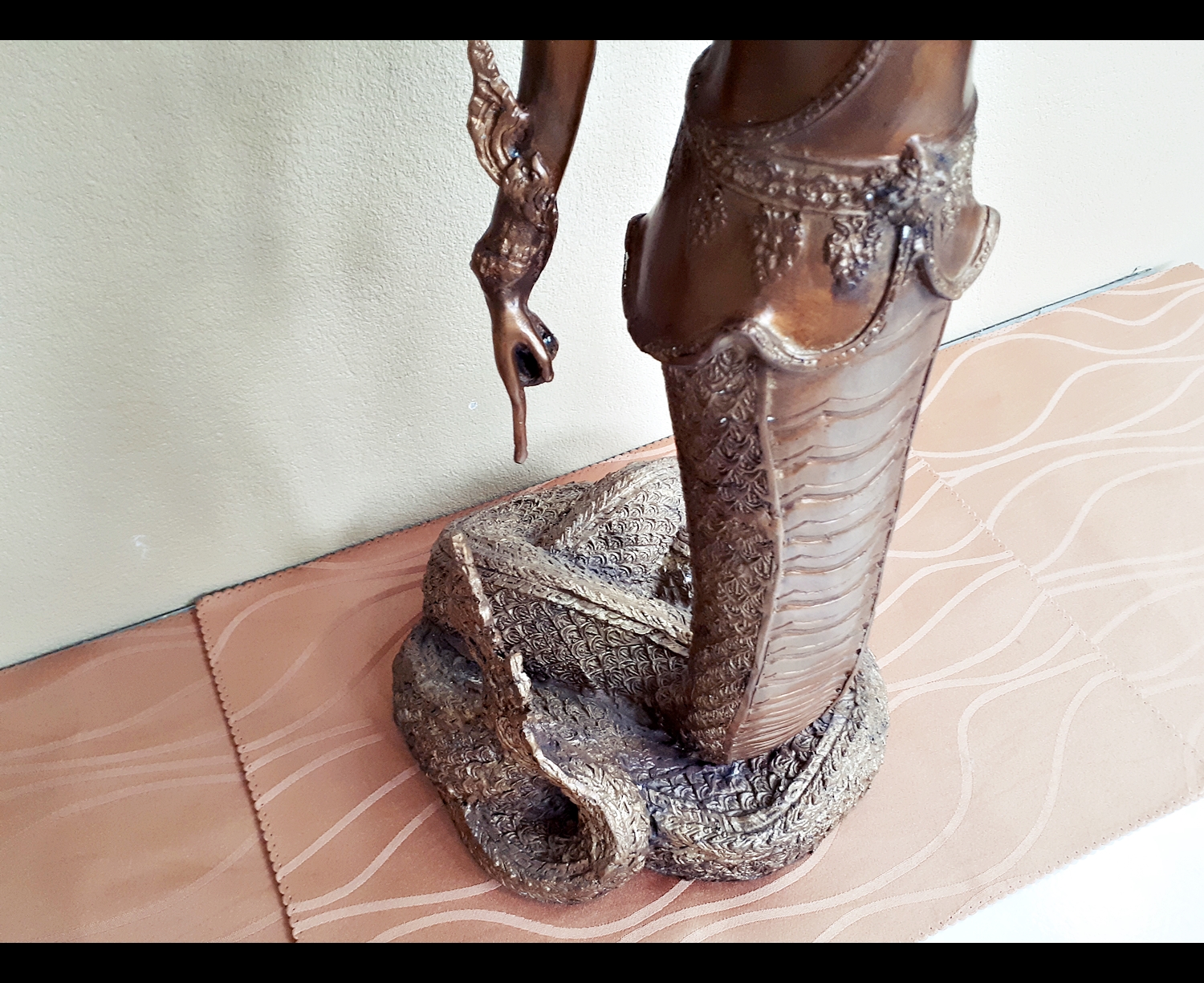 รูปหล่อ พญานาคราช คู่ (ท่านปู่นาคา-ปู่ศรีสุทโธ ท่านยานาคี-ศรีปทุมวัน) พญานาคปรก 9ตน 9หัว โลหะทองเหลืองรมดำ (ขนาดบูชา องค์ขนาดใหญ่ สูง 25นิ้ว) (ขายปลีก ขายส่ง)