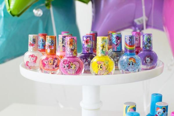 ชุดสีทาเล็บปลอดสารพิษสำหรับเด็ก TownleyGirl My Little Pony 18-Pack Nail Set