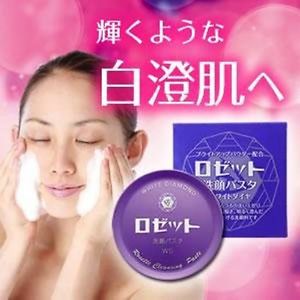 (กล่องม่วง) Rosette Cleansing Paste White Diamond 90g ผลิตภัณฑ์ทำความสะอาดผิวเนื้อครีมจากประเทศญี่ปุ่น ให้กระจ่างใสเหมือนเพชร ช่วยขจัดเซลล์ผิวเสื่อมสภาพที่แห้งกร้านและหมองคล้ำ กระตุ้นกระบวนการสร้างเซลล์ผิวใหม่ให้แข็งแรงและสุขภาพดีกว่าเดิม พร้อมลดการเกิดสิ