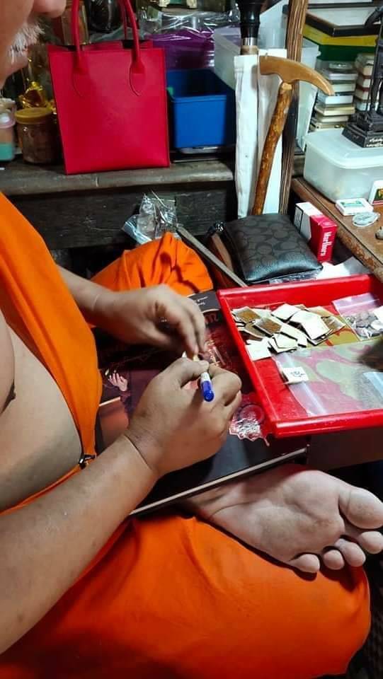 หนังเสือ (เสือไฟแท้) ด้านหลังจารย์ยันต์ (จัดสร้างใน ปี2564 แค่เพียง42แผ่น เท่านั้น) #รับประกันแท้