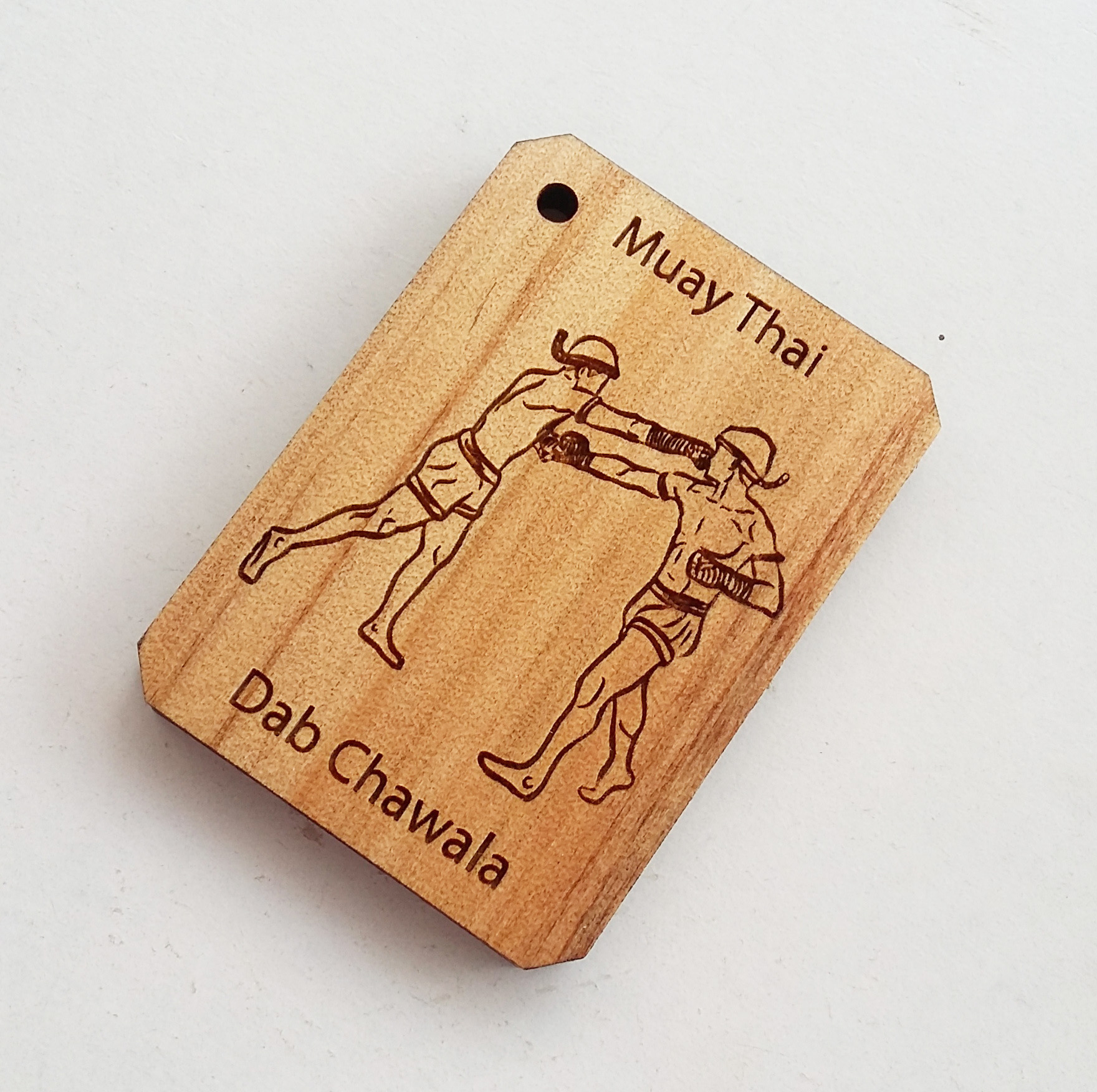 พวงกุญแจไม้แกะสลัก แม่ไม้มวยไทย-ดาบชวาลา