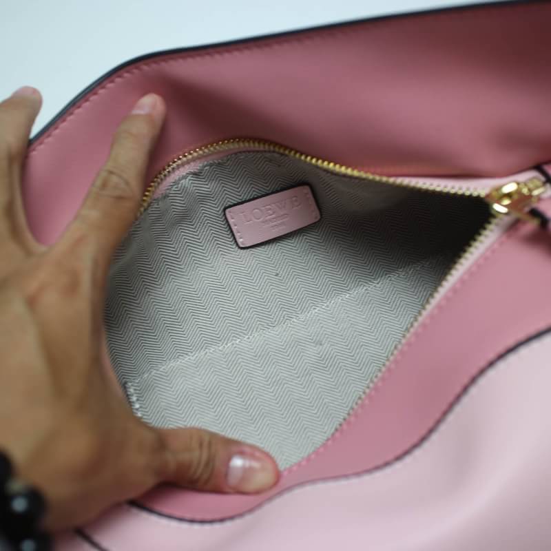 กระเป๋า loe puzzle bag 12 นิ้ว สีชมพูอ่อน