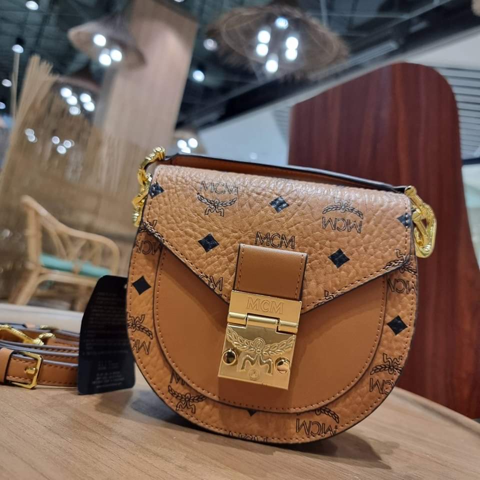 MCM SMALL PATRICIA SHOULDER BAG IN VISETOS (แอดไลน์ก่อนสั่งซื้อ)