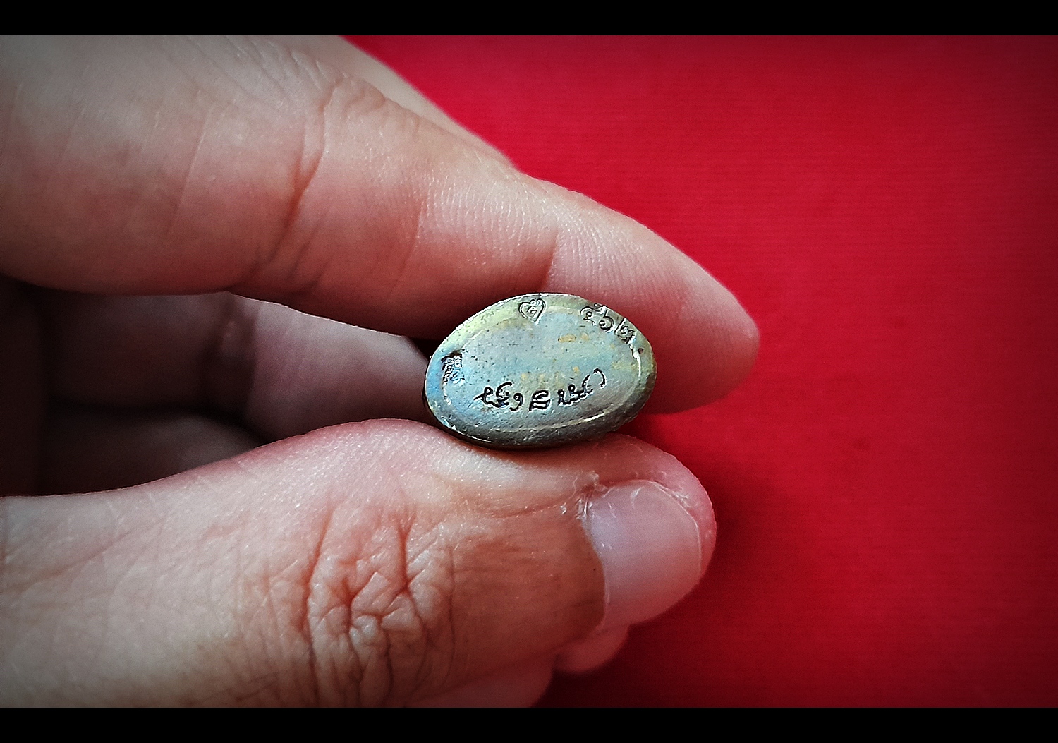 พระกริ่ง จักรพรรดิ์ มนต์พระกาฬ เนื้อนวะโลหะชั้นครู ปี2562 (ใต้ฐานบรรจุเส้นเกศา หลวงพ่อกวย วัดโฆสิตาราม ,หลวงพ่อเย็น วัดสระเปรียญ หลวงพ่อปรง วัดธรรมเจดีย์) - หลวงพ่อเล็ก วัดท่าขนุน (อฐิษฐานจิตปลุกเสก ณ วัดพระพุทธชินราช ปี2562))