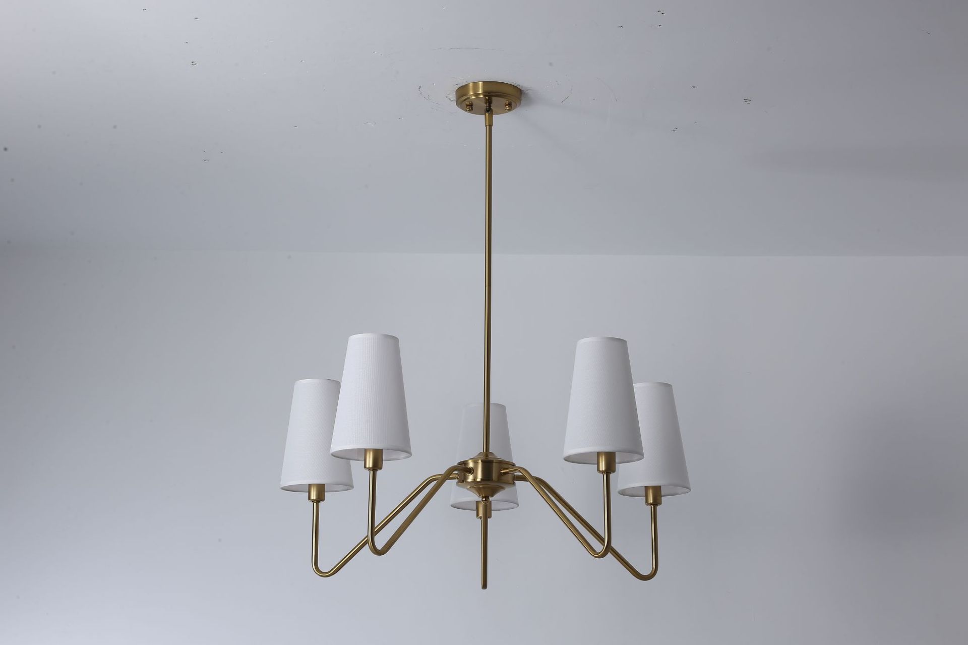 โคมไฟแขวนเพดานโครงเหล็กสไตล์อเมริกันหัวโคมทรงกรวยผ้าสีขาว [RN-6813]