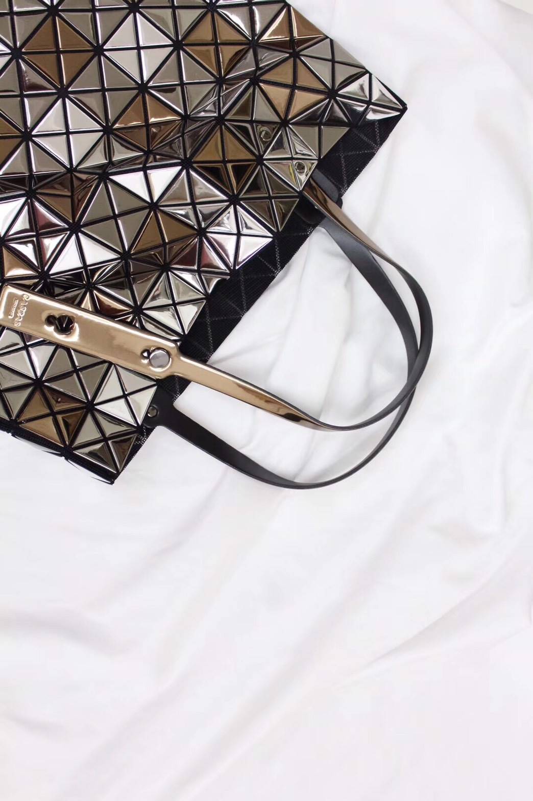 พร้อมส่ง กระเป๋า issey 14x14 มีหลายสี