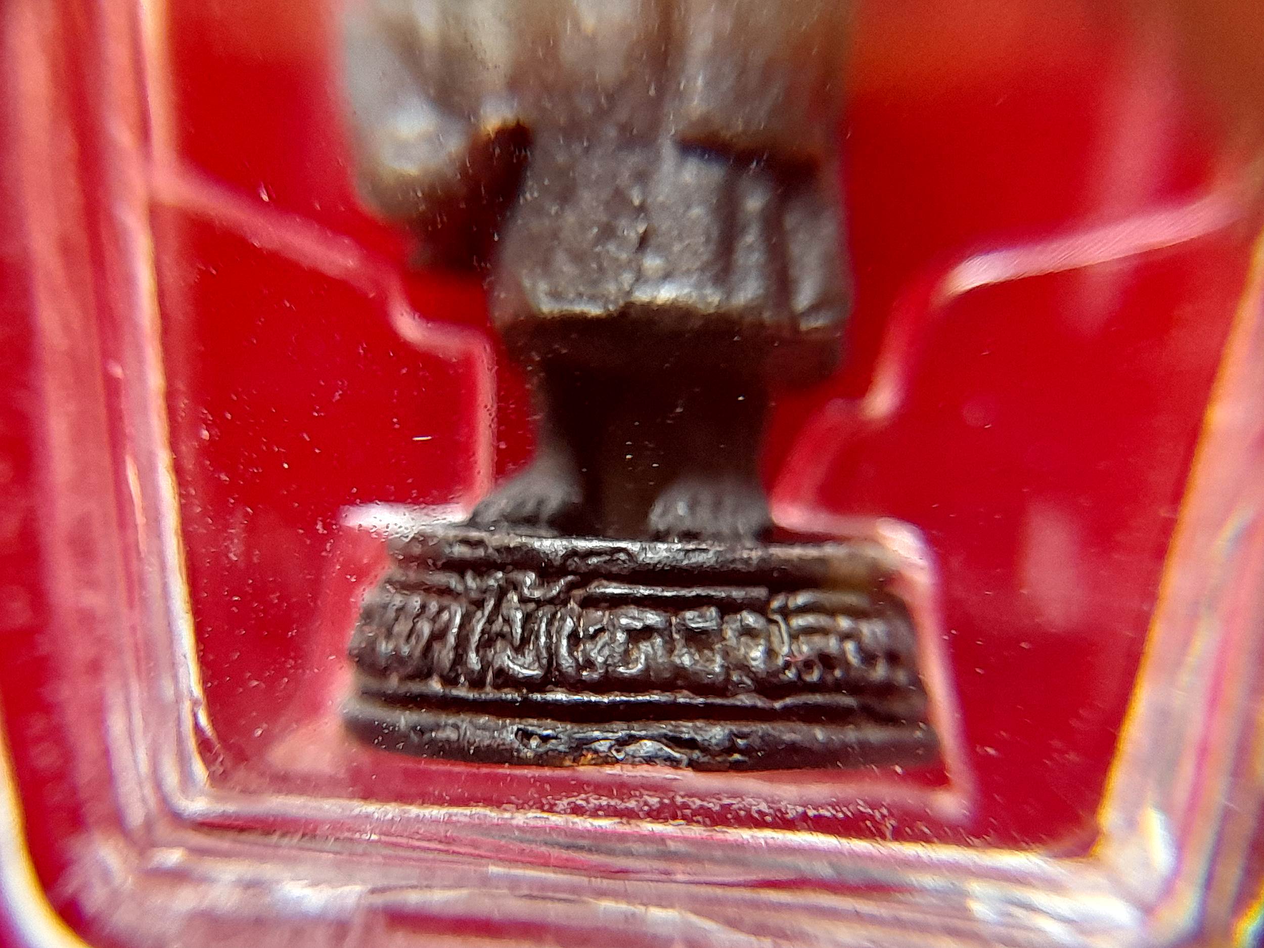 รูปหล่อ หลวงพ่อยงยุทธ ปางธุดงค์ รุ่น1 (ขนาดห้อยคอ พกพา) เนื้อโลหะ(ชนวนโลหะจากรูปหล่อองค์จริง) ปี2530 #รับประกันแท้และทัน - หลวงพ่อยุงยุทธ วัดเขาไม้แดง จ.ชลบุรี