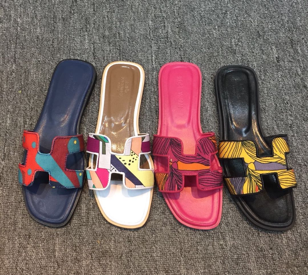 รองเท้าแตะ hm sandal skin สอบถามไซส์ได้ค่ะสต็อคของเปลี่ยนตลอด