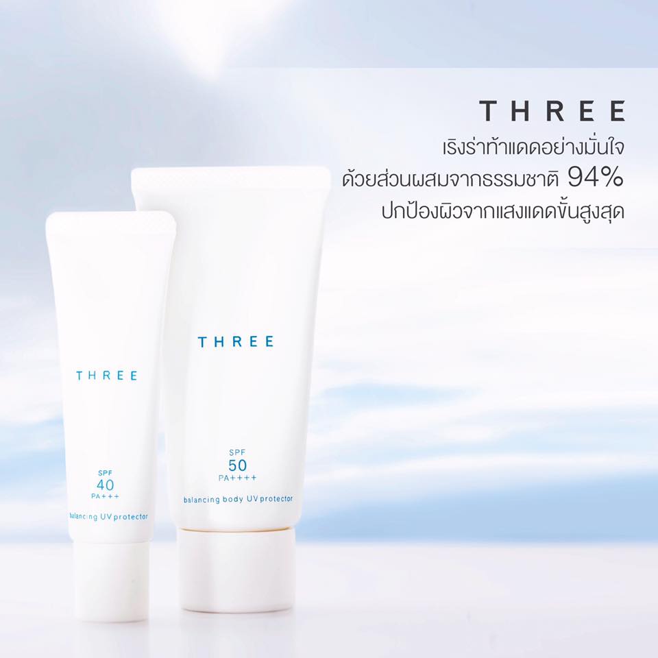 Three Balancing UV Protector R SPF40 PA+++ (Waterproof) 30mL ครีมกันแดดสำหรับผิวหน้าที่มีส่วนผสมจากธรรมชาติถึง 94% แต่ให้การปกป้องผิวจากรังสี UVA และ UVB ด้วยค่า SPF สูงสุด เนื้อครีมบางเบาเกลี่ยง่าย ไม่ทิ้งคราบขาวและความมัน ใช้ก่อนรองพื้นแ