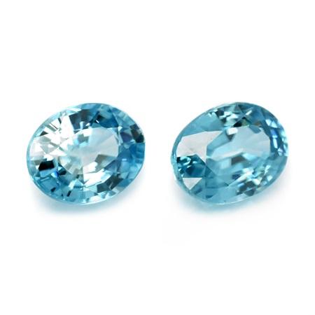 A Couple Of Oval Zircon พลอยเพทายรูปไข่คู่ น้ำหนักรวม 3.71 กะรัต สีฟ้าหวาน สีใกล้เคียงกัน ไม่เหมือนกันเลยทีเดียว มองตาเปล่าไม่มีตำหนิ