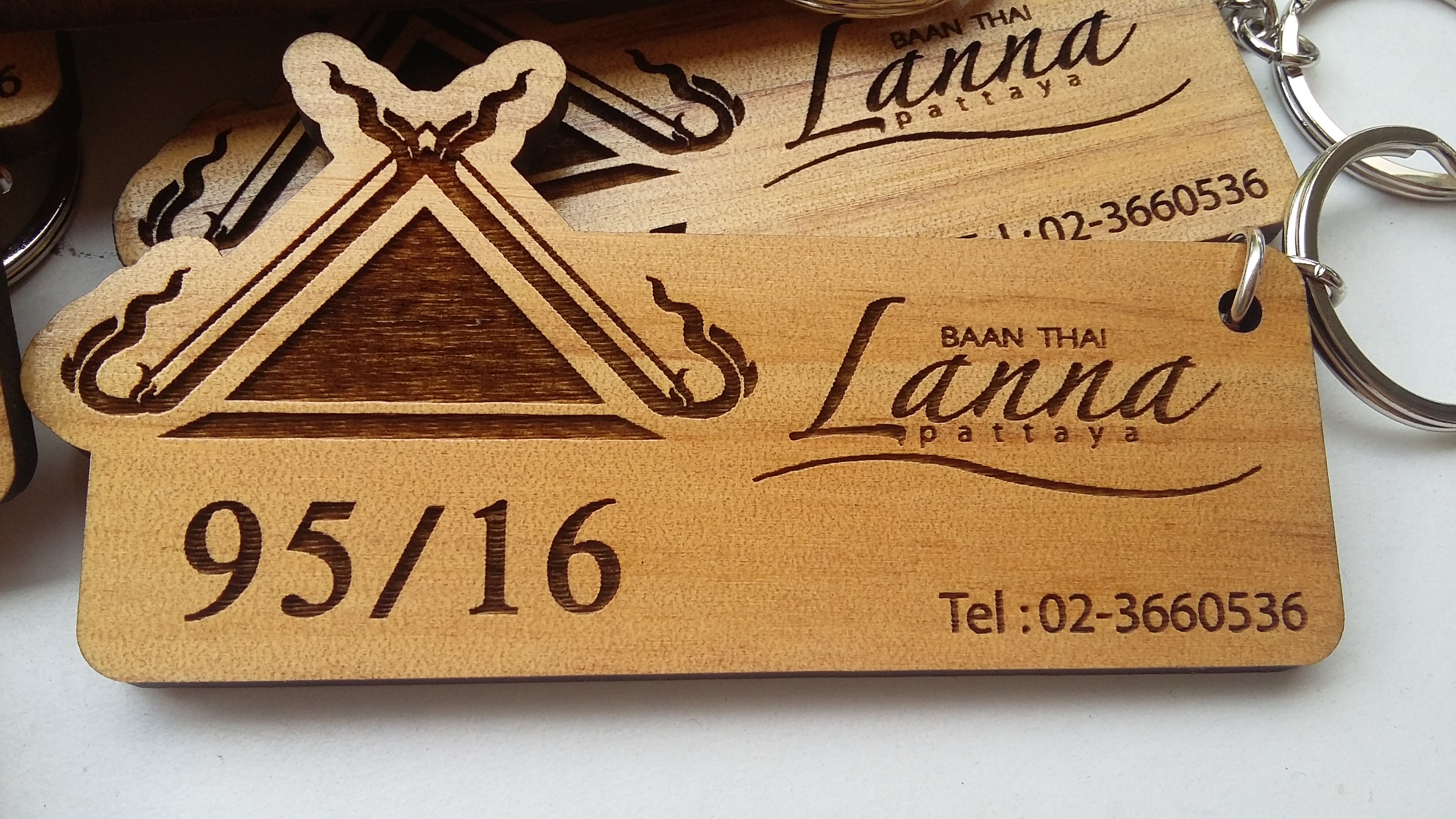 พวงกุญแจไม้ พวงกุญแจบ้าน - บ้านไทยล้านนา พัทยา (ฺBaan Thai Lanna Pattaya)