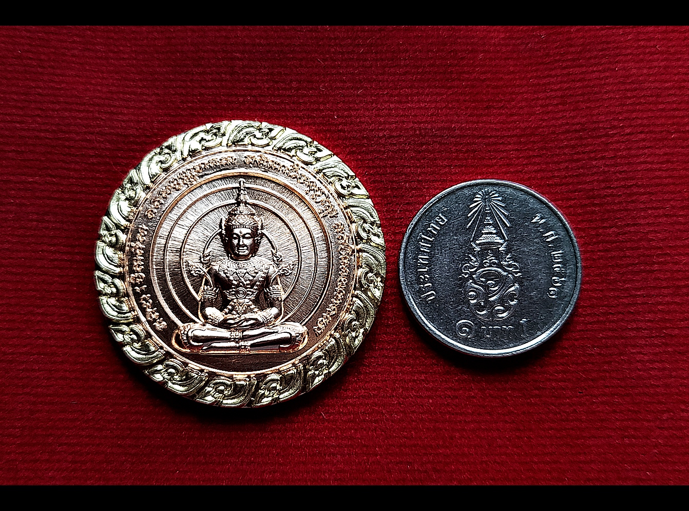 เหรียญพระมหาจักรพรรดิ์ (หลังสมบัติพระมหาจักรพรรดิ์ทั้ง7) (สมบัติจักรพรรดิรัตนะ7) เนื้อมหาชนวน รัศมีจักรทองเหลือง ปี2563 #รับประกันแท้ - หลวงพ่อเล็ก วัดท่าขนุน / หลวงตาม้า วัดถ้ำเมืองนะ / วิชาธรรมกายสายหลวงปู่สด วัดปากน้ำ