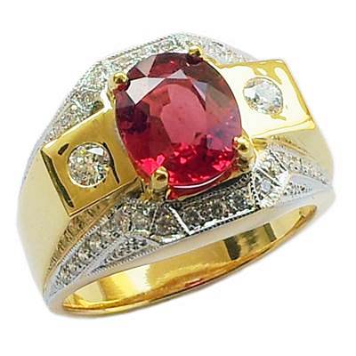 Ruby Man Ring แหวนพลอยแดง ล้อมเพชร ทองคำ YG หนัก 15.318 กรัม พลอยแดง แทนซาเนีย หนัก 3.46 กะรัต เพชรเม็ดใหญ่ 2 เม็ด 0.20 กะรัต เพชรเม็ดเล็ก 38 เม็ด