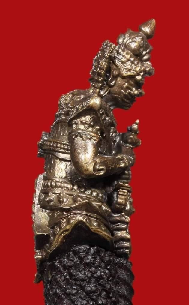 มีดหมอ มงคลฟ้าครอบจักรวาล (ใบมีดตีจากเหล็กอาถรรพ์300ชั้น) หัวด้าม-ท้าวเวสสุวรรณ เนื้อสัตตะโลหะ (ปลอก-ไม้สาธร รัดหวาย4เส้น) ปี2564-2565 #ปลุกเสก9พิธี #รับประกันแท้