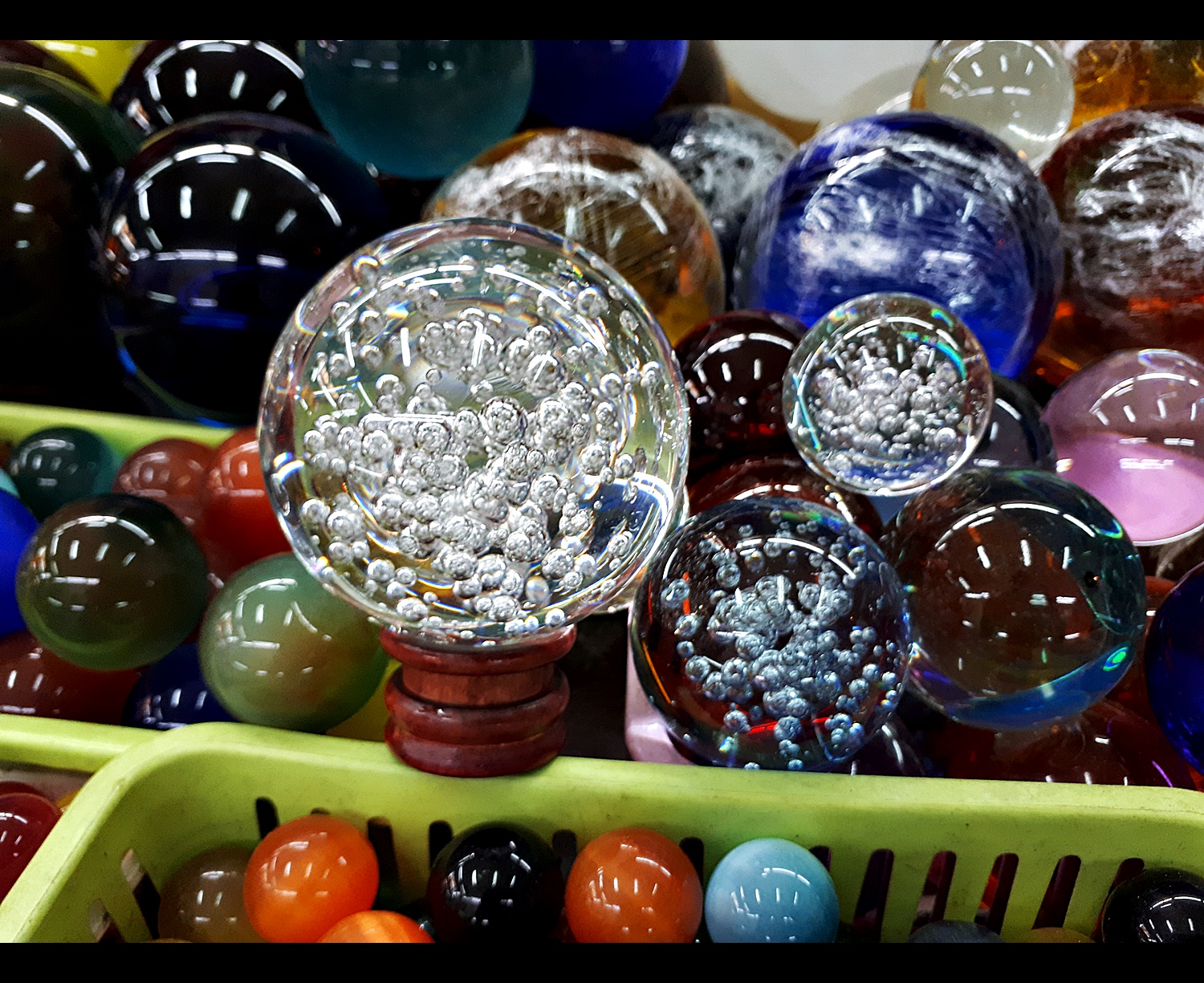 ลูกแก้ว แฟนตาซี ฟองอากาศ สีใส หลายขนาด เล็ก ใหญ่ ขนาด 5ซม 6ซม 8ซม 15ซม 20ซม พร้อมฐาน (ขายปลีก ขายส่ง)