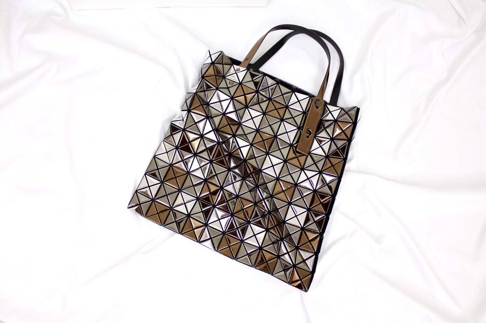 พร้อมส่ง กระเป๋า issey 14x14 มีหลายสี