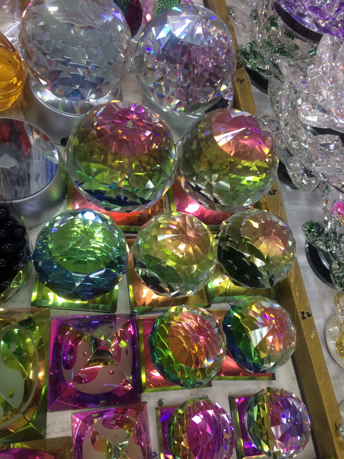 ลูกแก้ว คริสตรัล เหลี่ยม ปรับฮวงจุ้ย สะท้อนแสง (ขนาด 20/15/13/8/6/5/4/3 ซม )