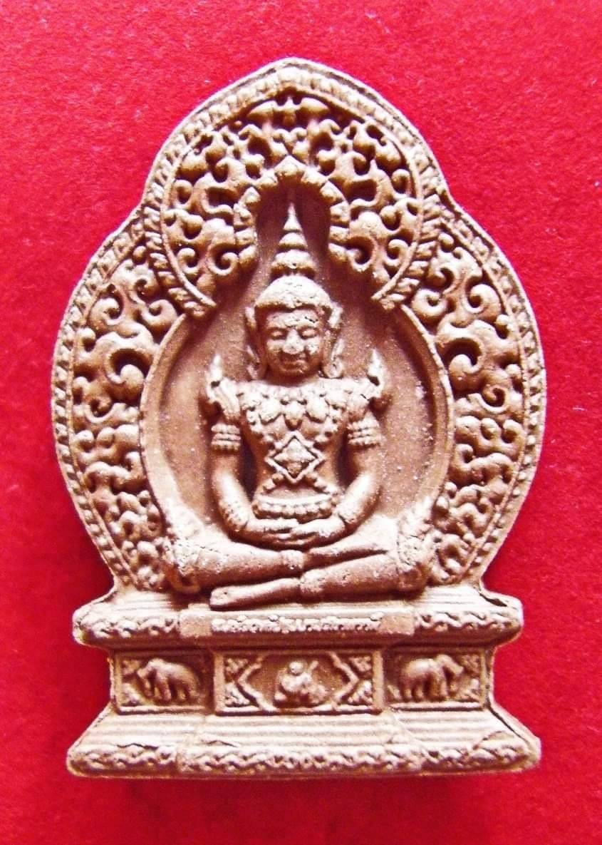 สมเด็จองค์ปฐม ทรงเครื่องพระจักรพรรดิ์ เนื้องผง ปี2555 #รับประกันแท้ - (สมเด็จองค์ปฐม บรมจักรพรรดิ์ พระทันตธาตุภูฏาน) - หลวงพ่อเล็ก วัดท่าขนุน