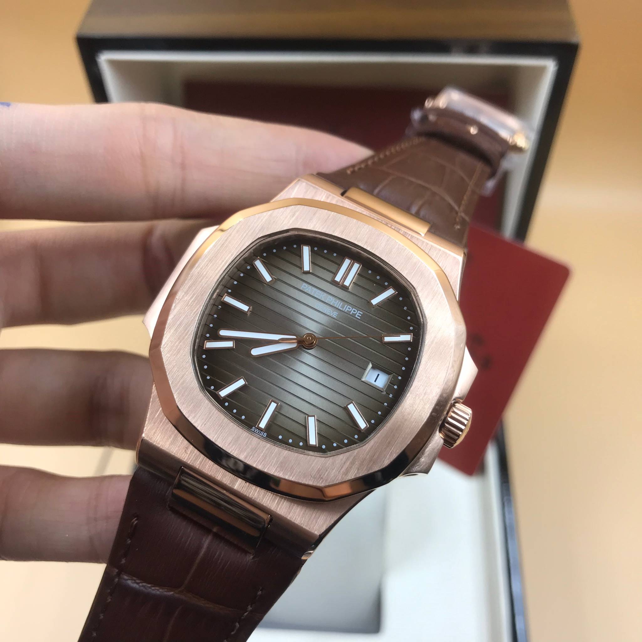 นาฬิกา Patek Philippe รุ่น Nautilus งาน Mirror Swiss สายหนังสีน้ำตาล หน้าน้ำตาล