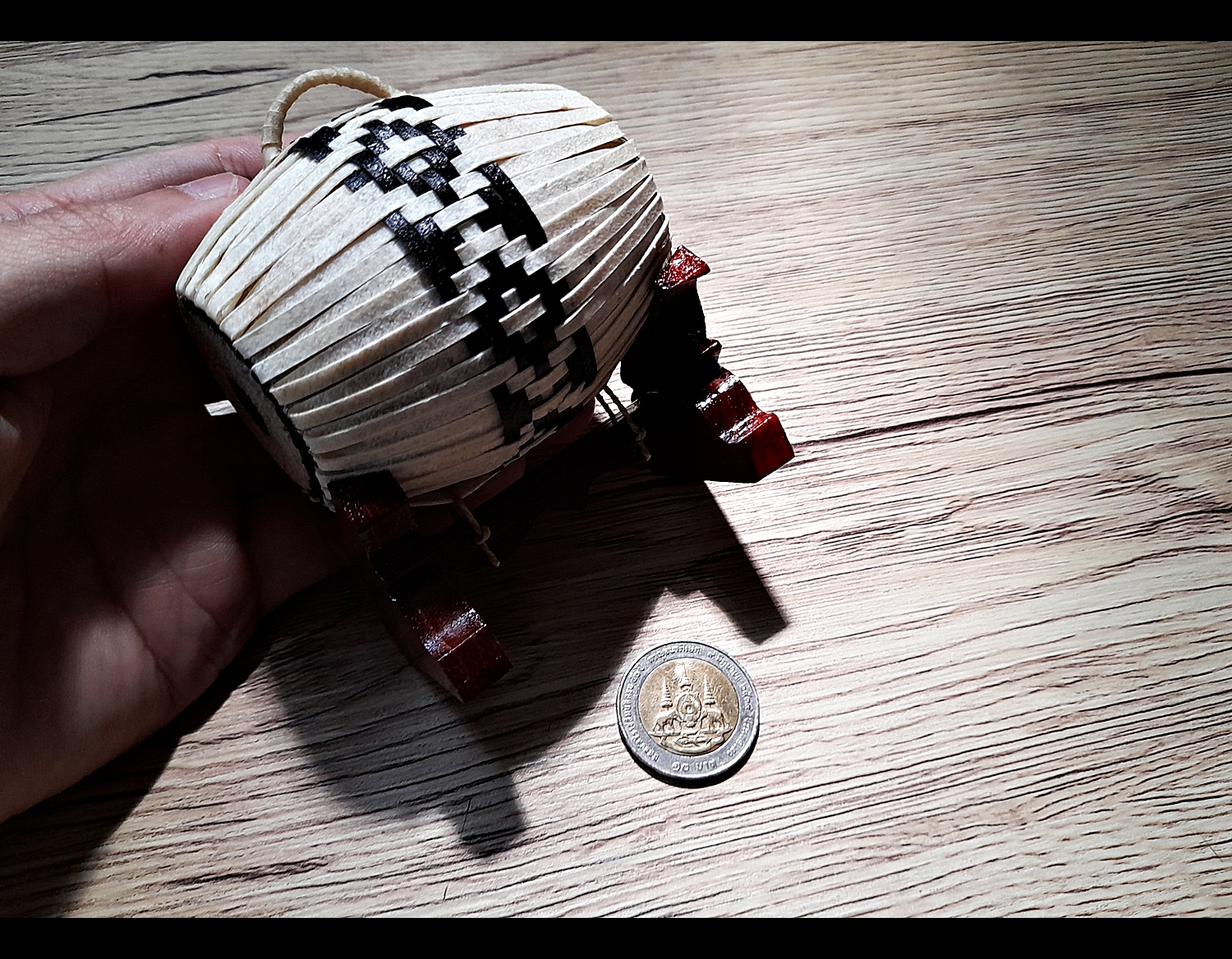 ตะโพน(เล็ก) (ชื่อเสียงโด่งดัง มหาลาภเมตตาเสหน่ห์) - (งานแฮนเมด ทำมือ วัสดุจากหนังวัวแท้ ฐานไม้สักทอง) (ขนาดตั้งบูชา เล็ก) รุ่น2 - (พิธี เสาร์๕)ปี2563