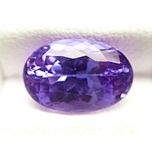 Tanzanite พลอยแทนซาไนท์ รูปไข่ หนัก 2.63 กะรัต สีน้ำเงินอมม่วง สีหวานสวย ความสะอาดมองตาเปล่าสะอาดไม่มีตำหนิ หรือส่องด้วยกล้องขยายไม่มีตำหนิ