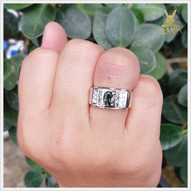 แหวนเขียวส่องแท้ เงินแท้925 ชุบทองคำขาว ใส่เสริมเพิ่มความมั่นใจ