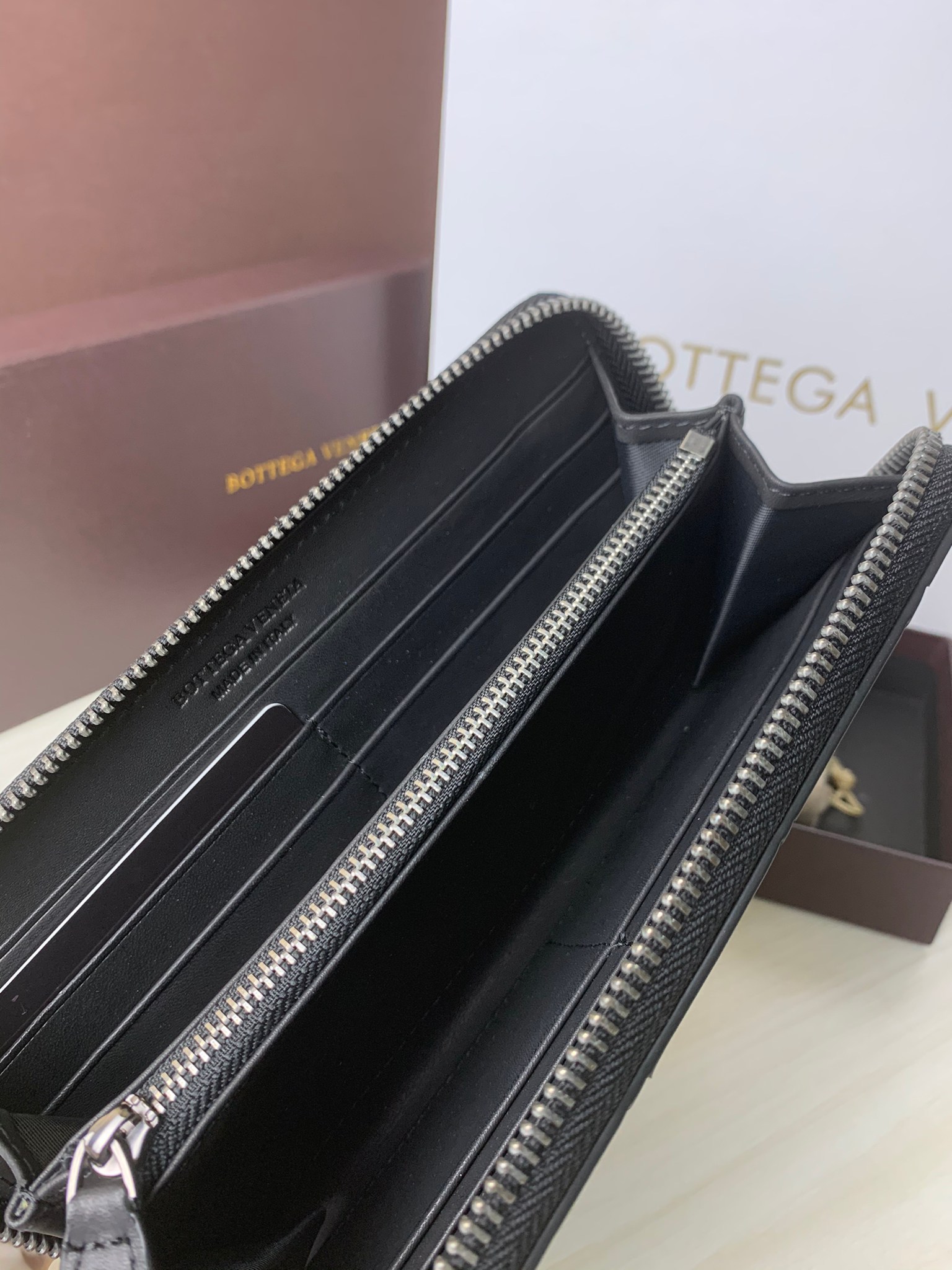 กระเป๋าสตางค์ BV ใบยาว ซิบรอบ หนังแท้