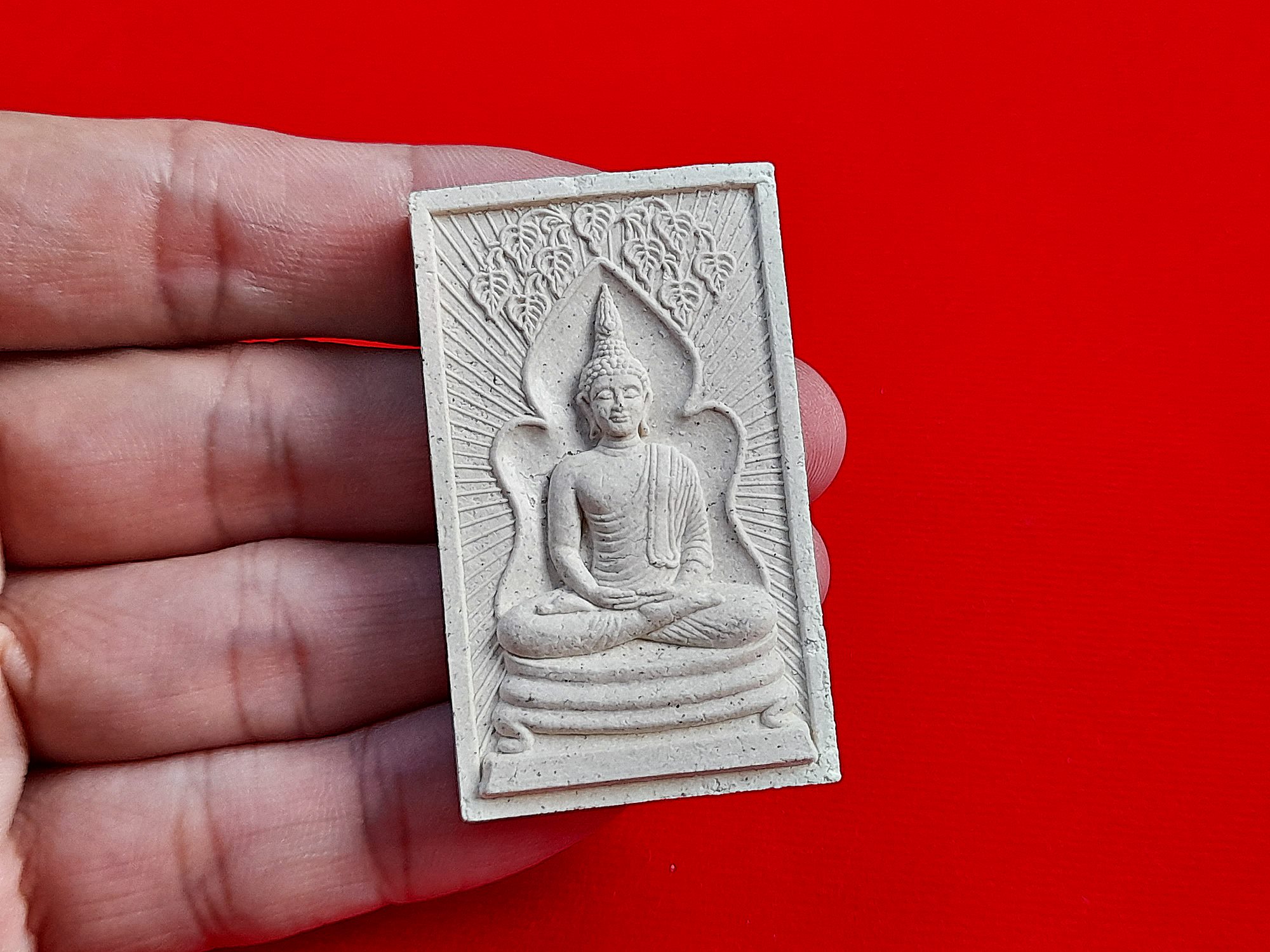 พระแหวกม่าน ปรกโพธิ์ (แหวกผ่านฟันฝ่าอุปสรรค ร่มเย็นเป็นสุข) เนื้อผงมวลสาร (มีรอยจารยันต์เพิ่มเติม) ปี25560 #รับประกันแท้ - พระอาจารย์สุริยัณ วัดป่าฉัพพรรณรังสี จ.ชัยภูมิ