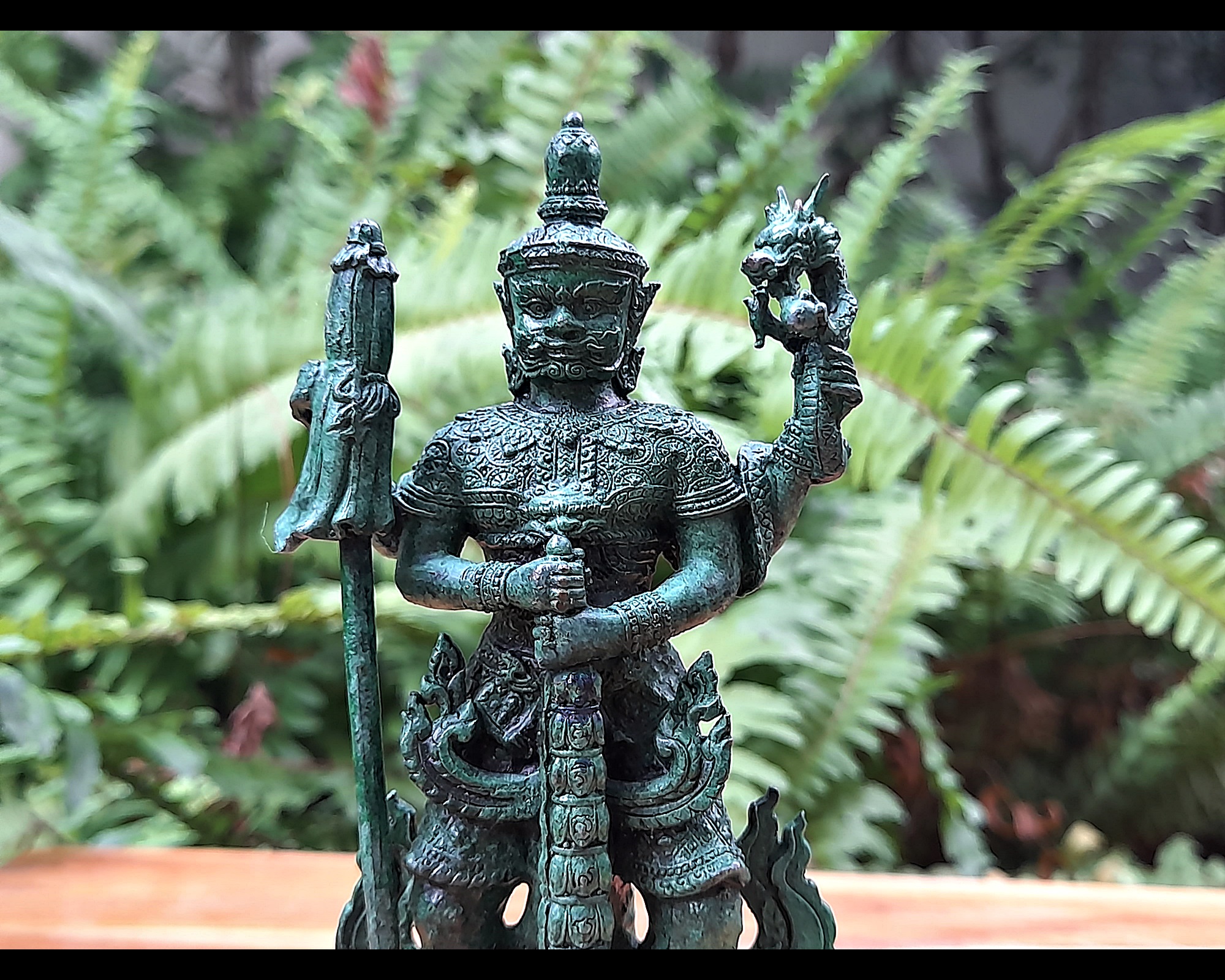 รูปหล่อ ท้าวเวสสุวรรณ 4กร (ร่ม ลูกแก้วมังกร ตะบอง) 3ขา เหรียบหีบสมบัติ คุมทรัพย์ เนื้อทองเหลือง สีเขียวเหนียวทรัพย์ ปี2555 #รับประกันแท้