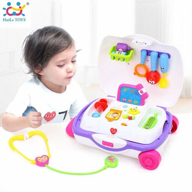 กระเป๋าเดินทางล้อลากสำหรับคุณหมอตัวน้อย Huile Toys Carry-Along-Suitcase (Doctor)