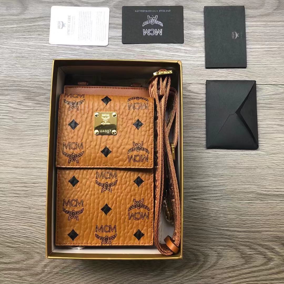กระเป๋า mcm mini ใส่มือถือ ใส่บัตร 19 * 11 cm