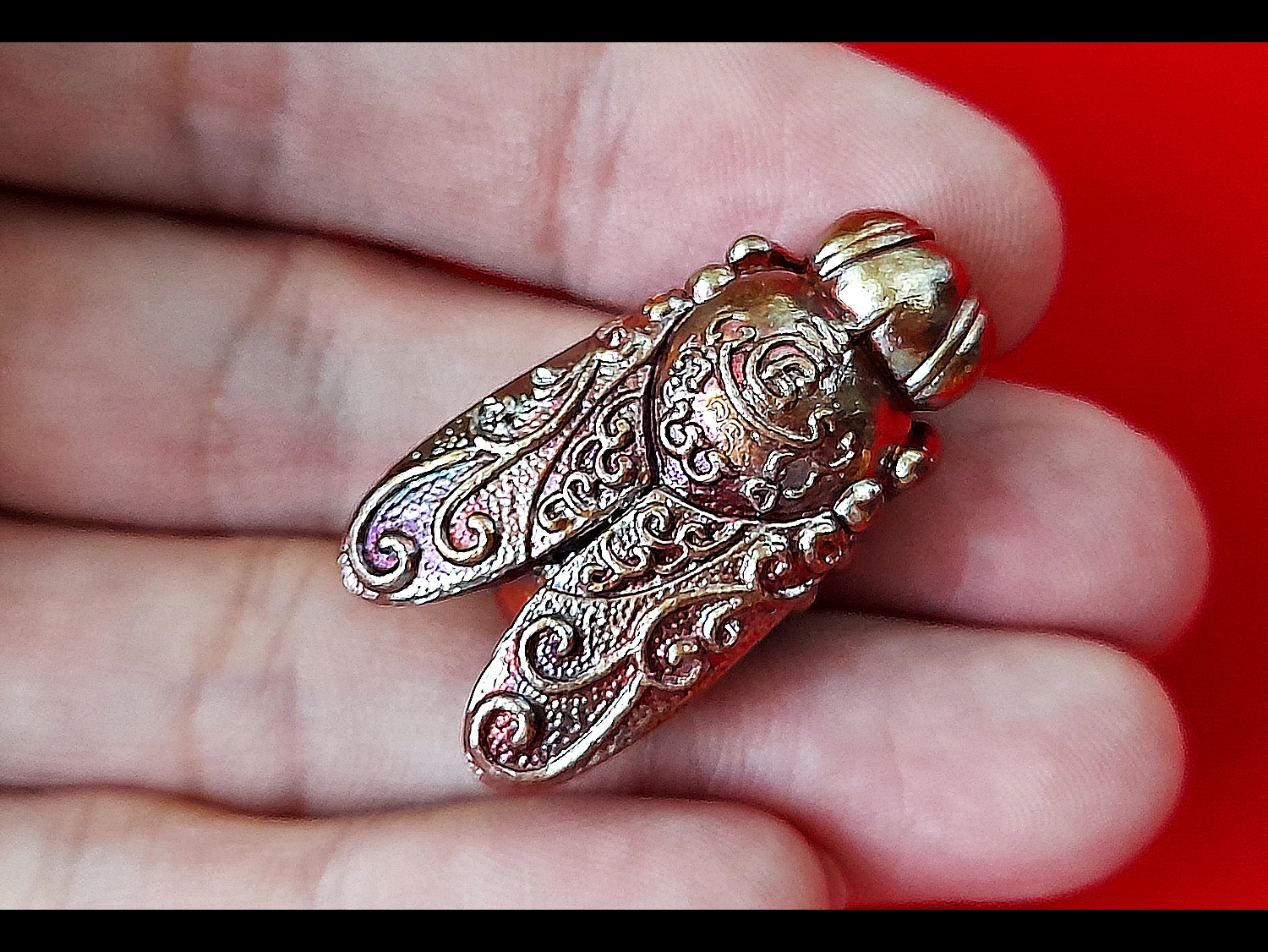 พญาแมลงภู่คำ กายสิทธิ์(สีเหลือบรุ้ง) เนื้อโลหะธาตุกายสิทธิ์ เหล็กไหลสุริยันราชา ผสมชนวนเนื้อเงินมหาสะท้อน ก้นบรรจุปรอทตามตำรา ปี2564 (ปลุกเสก16พิธี มหาโสฬสมหามงคล) #รับประกันแท้